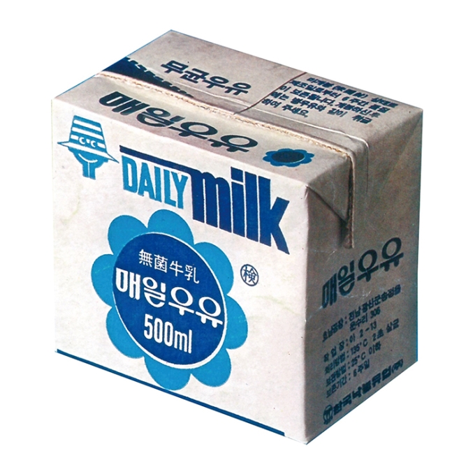 매일유업이 1974년 선보인 팩 형식의 멸균 우유.